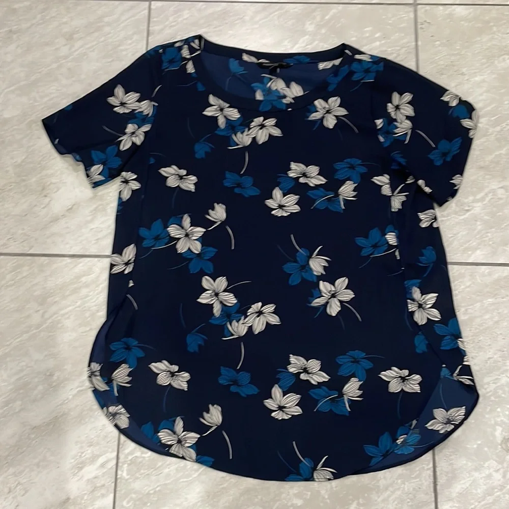 Bundle of tops for ladies 👚 Banana Republic, Ann Taylor and Old Navy. - Picture 7 of 10